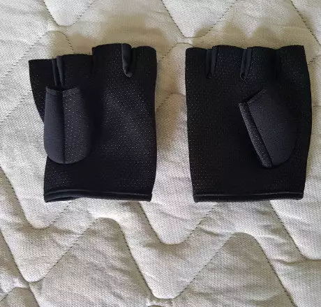 1. Снимка на Предлагам черни фитнес ръкавици