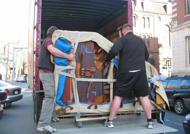 Експерти по преместване на багаж, офиси, мебели в София