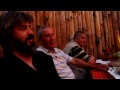 Видео от Банско - Фолклорна група Стар мерак се разпява в механа Синаница